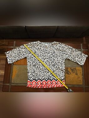Chicos sze 1 cheetah animal leopard print with rem hem designer look light flowy